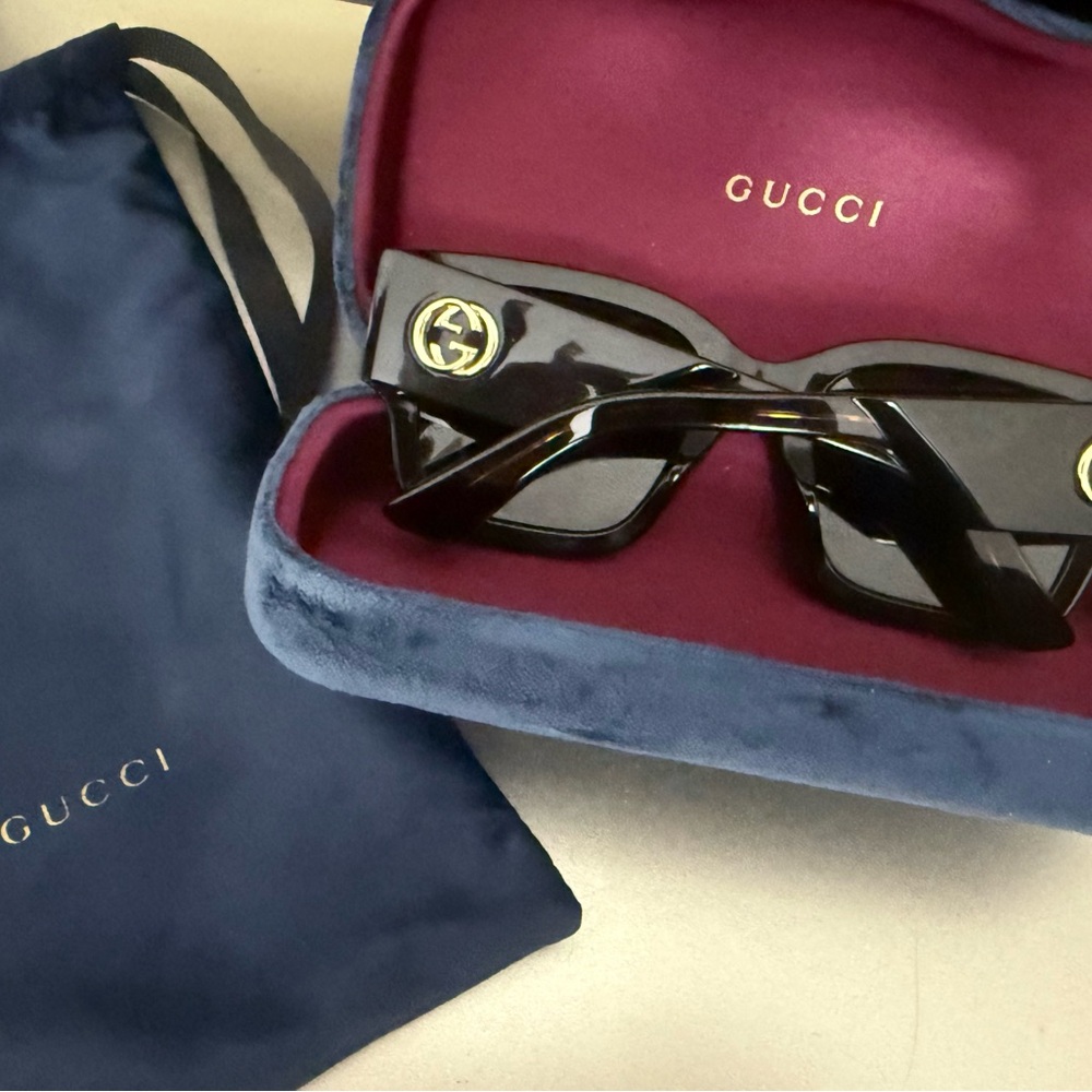 Gucci Black Sunglasses with Case - Picture 1 of 4